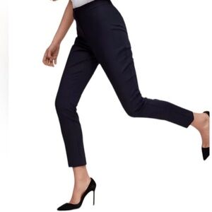 Aritzia Babaton Black Elliot Slim Leg Grazer Cropped Low Rise Pants, size 2